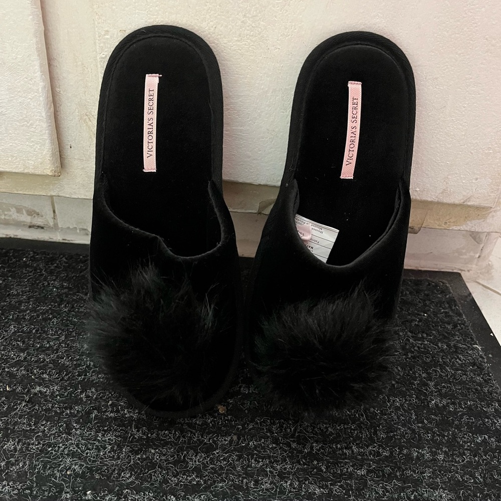 Victoria's Secret Black Fuzzy Pom Slippers